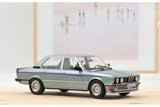 BMW M535i 1980 - blue met. with stripes 1:18