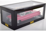 Cadillac Series 62 Coupe DeVille (1961) - rosa metallic 1:18