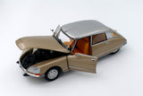 Citroën DS23 Pallas 1972 - sable metallise / silver top 1:18