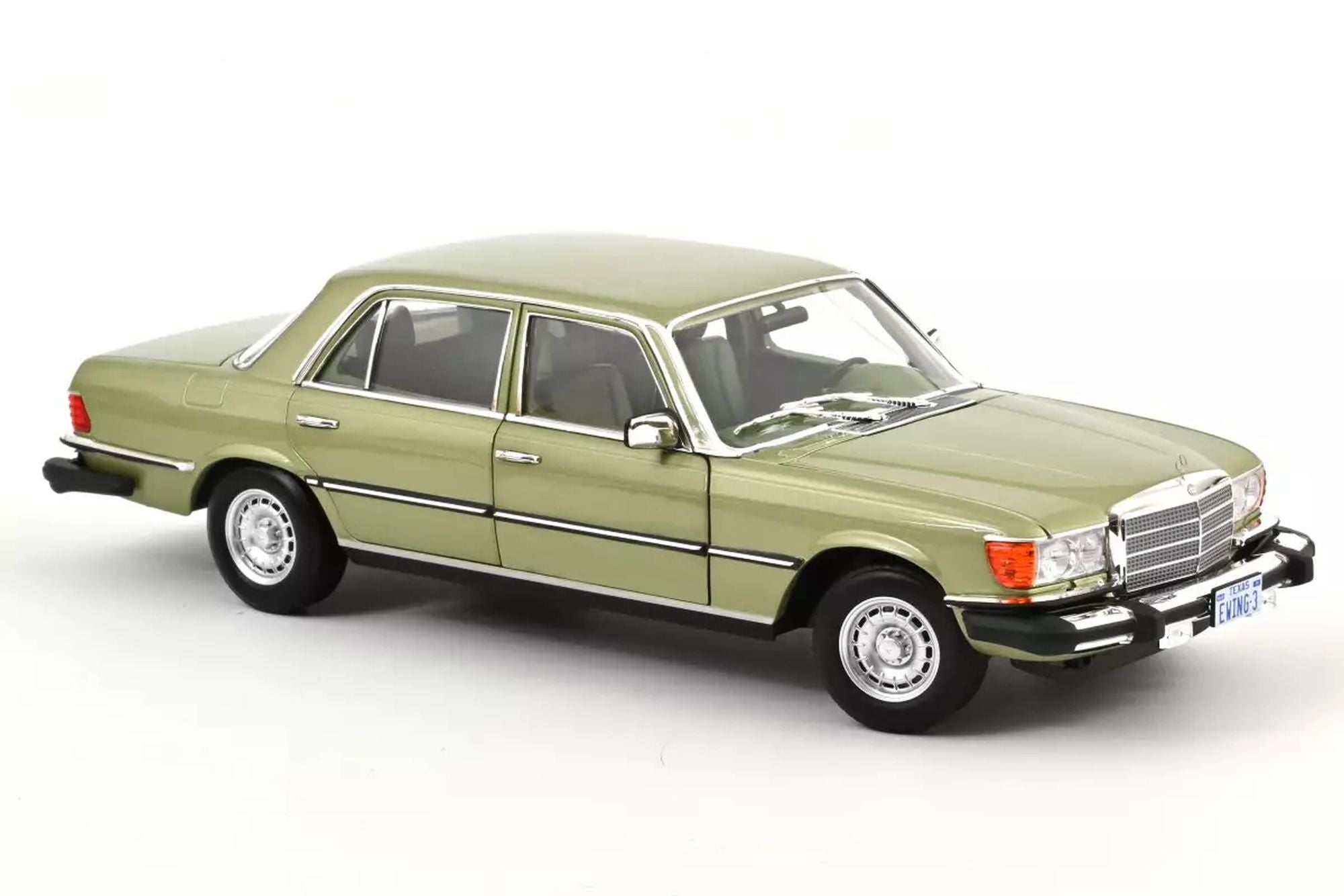 Mercedes 450 SEL (W116) US TV-Version 1979 - silver green 1:18