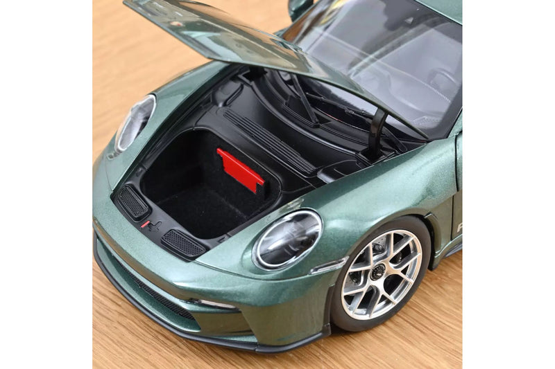 Porsche 911 (992) S/T (2023) - malachit green met. 1:18