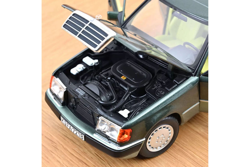 Mercedes 230 E (W124) 1990 - night green met. 1:18