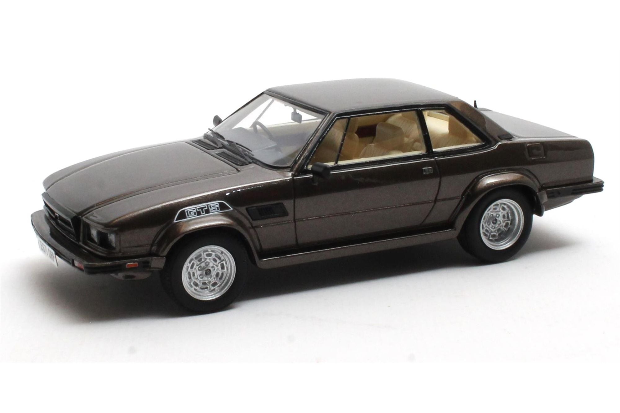 Matrix 1/43 – DeTomaso Deauville Series 2 1978 Rouge Foncé – Prévente