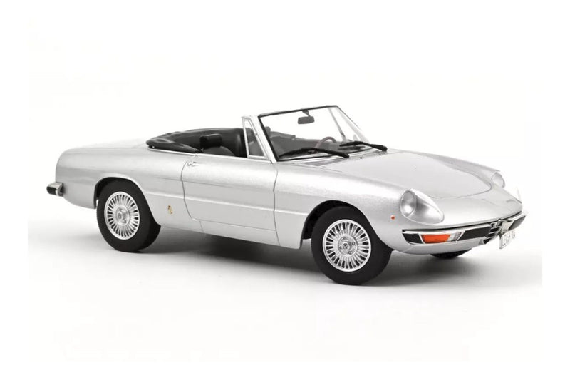 Alfa Romeo 2000 Spider (1978) - silver 1:18