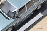 BMW M535i 1980 Blau metallic mit Streifen 1:18