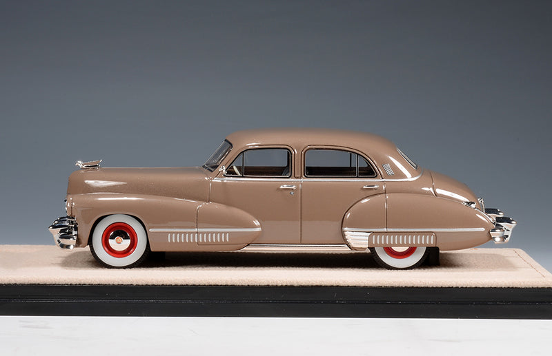 1942 Cadillac Sixty Special - Pawnee beige 1:43