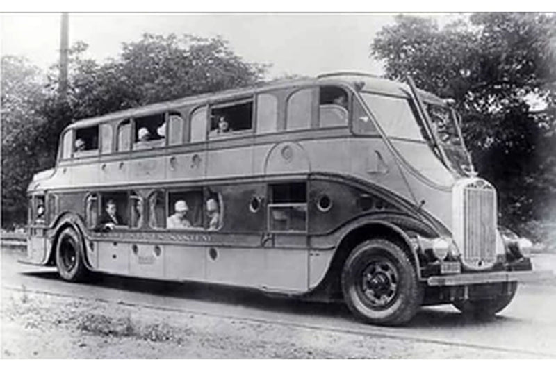Pickwick Nite Coach 1930 - yellow-black 1:43