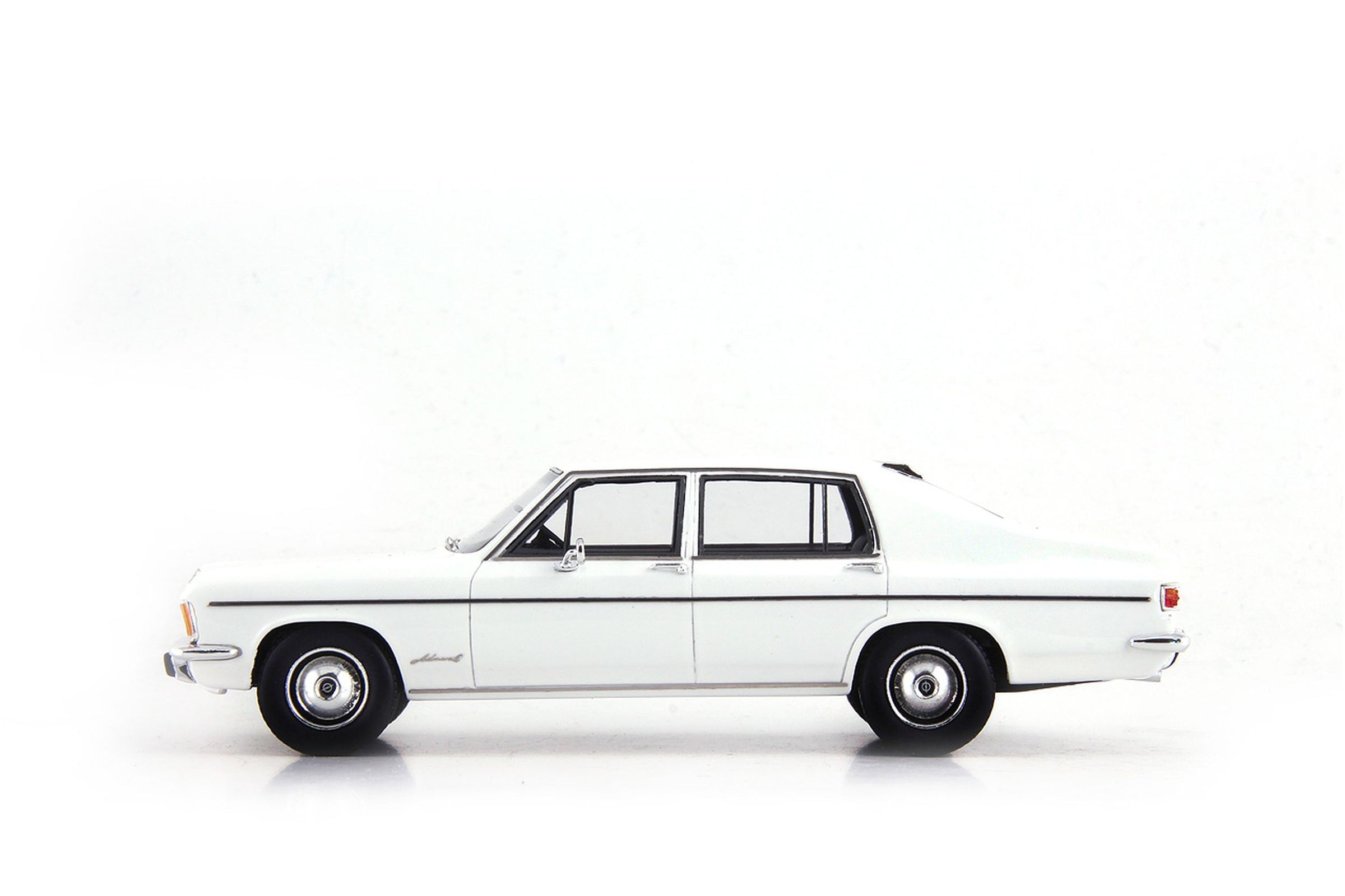 Opel Admiral B Hatchback Sedan (1972), white 1:43 – Thomas Langejürgen