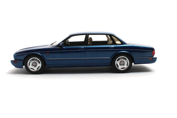 Jaguar XJR X300 1995 - antigua blue 1:18
