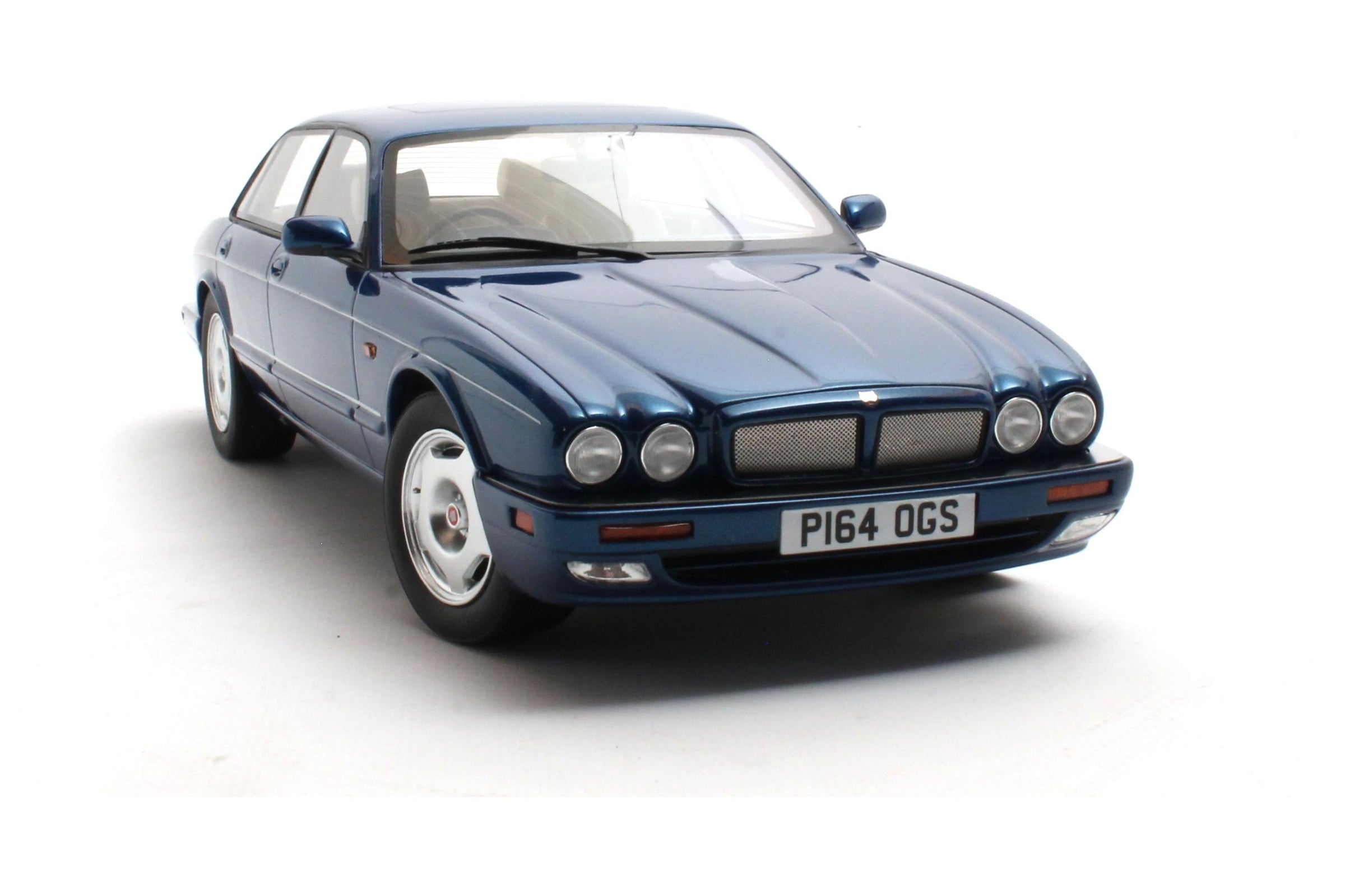 ミニカー スケールモデルカー 1:32ジャガーXJ6 【箱無し国内発送】Ж 1