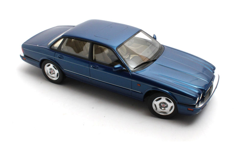 Jaguar XJR X300 1995 - antigua blue 1:18