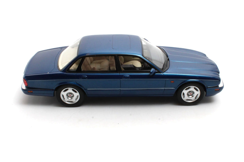 Jaguar XJR X300 1995 - antigua blue 1:18