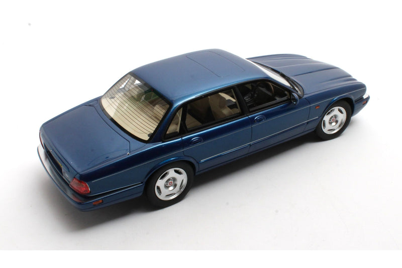 Jaguar XJR X300 1995 - antigua blue 1:18