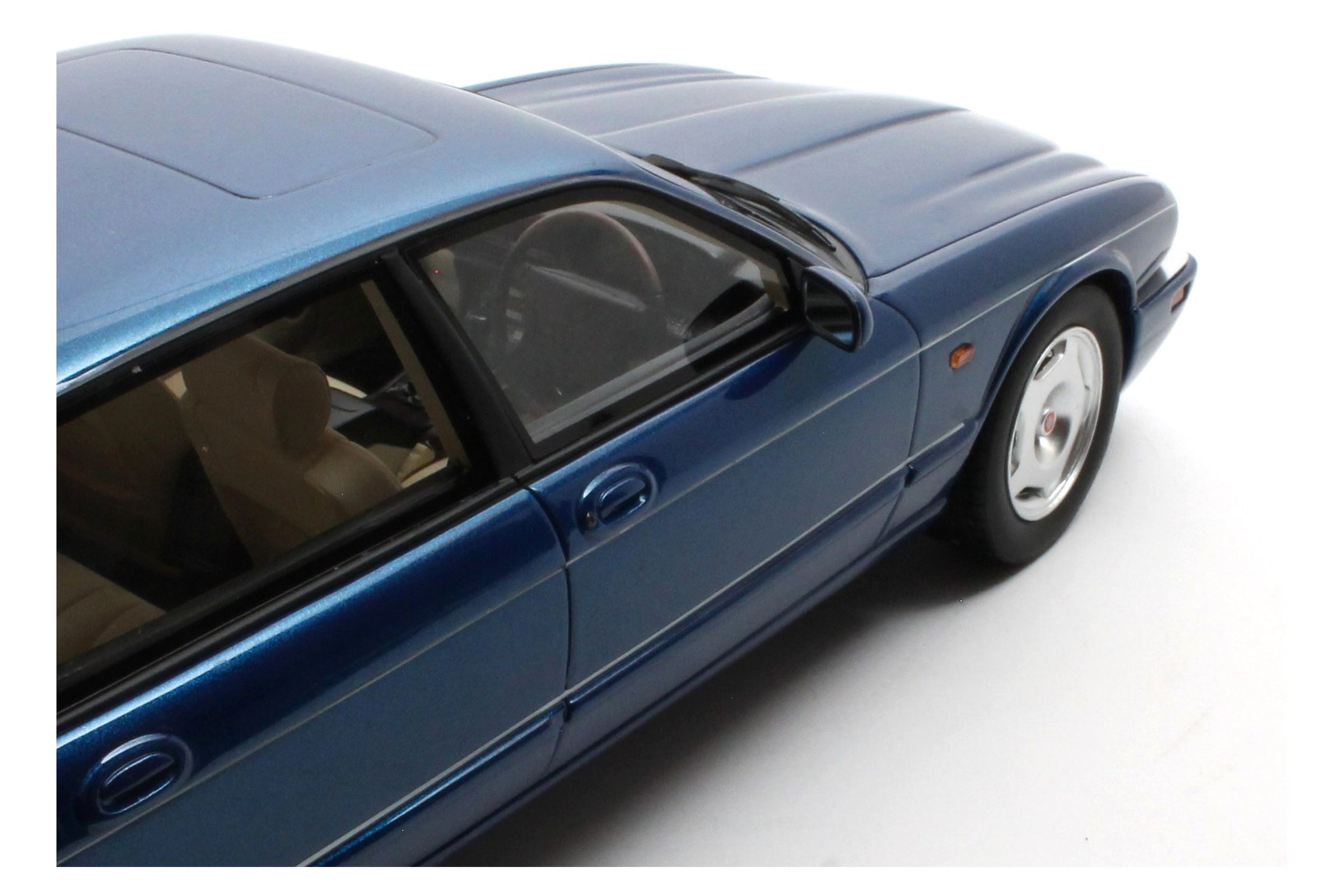 Jaguar XJR X300 1995 - antigua blue 1:18 – Thomas Langejürgen