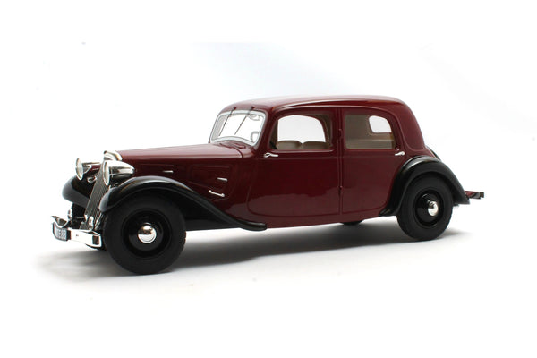 Citroen Traction Avant 7CV (1934) - red / black 1:18 (Kopie)