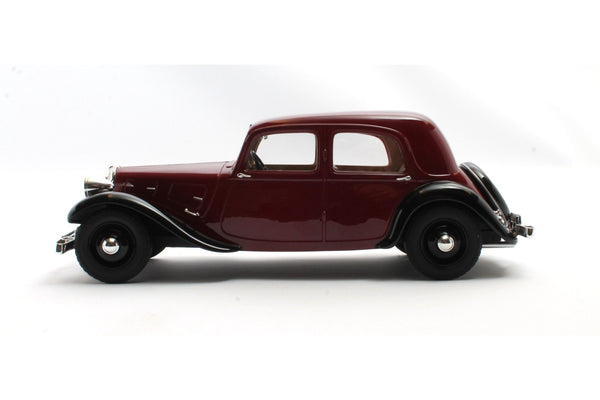 Citroen Traction Avant 7CV (1934) - red / black 1:18 (Kopie)