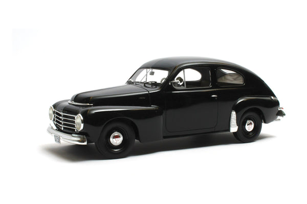 Volvo PV444 (1952) - black 1:18