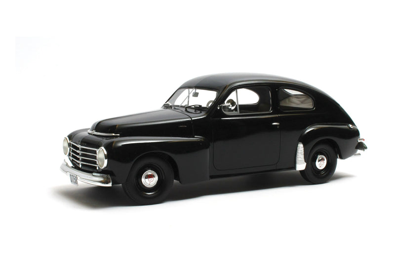 Volvo PV444 (1952) - black 1:18