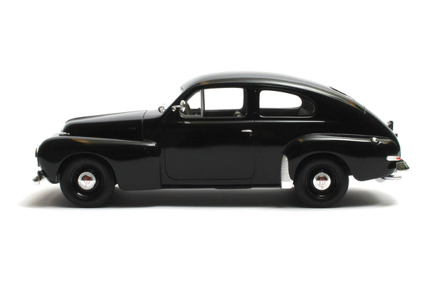 Volvo PV444 (1952) - black 1:18
