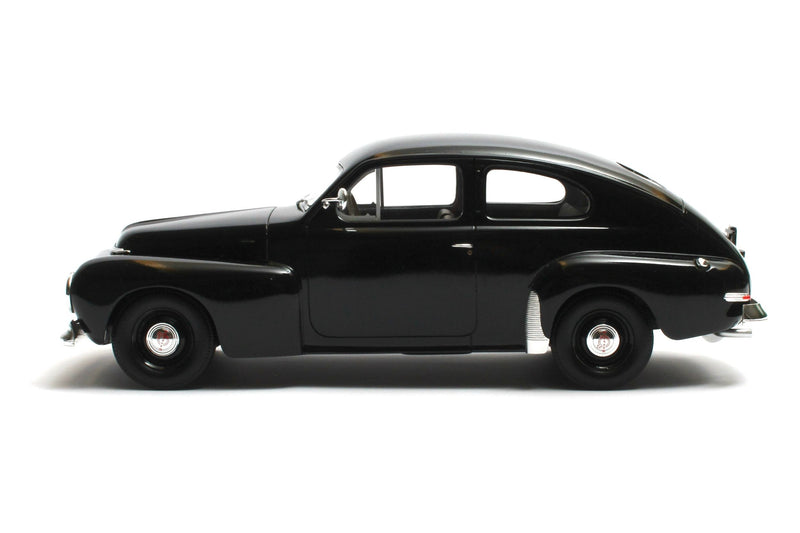 Volvo PV444 (1952) - black 1:18
