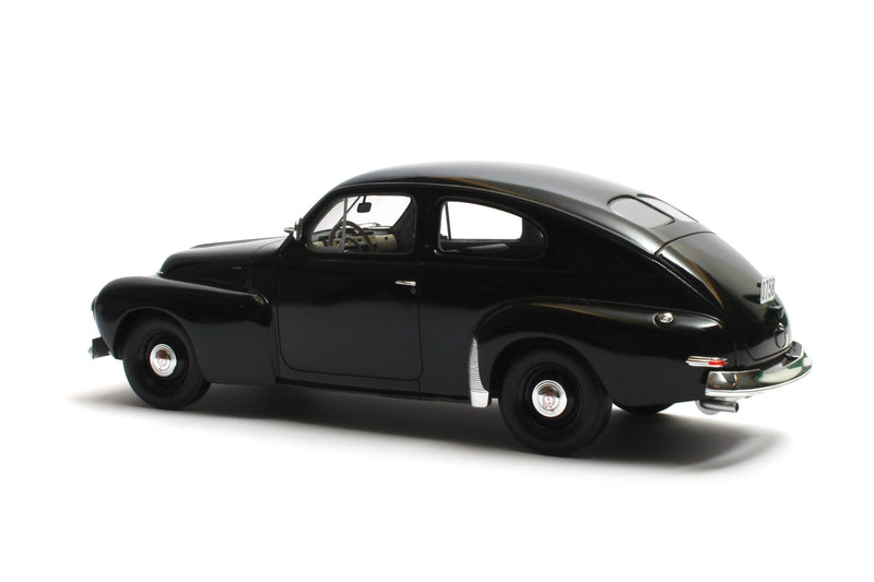 Volvo PV444 (1952) - black 1:18