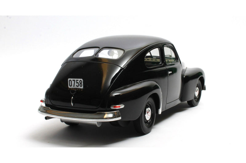 Volvo PV444 (1952) - black 1:18