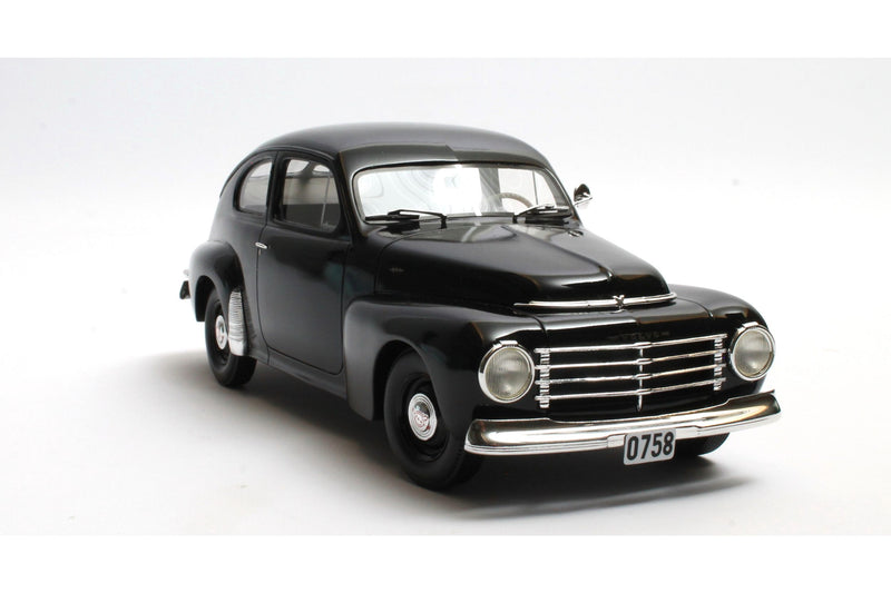 Volvo PV444 (1952) - black 1:18