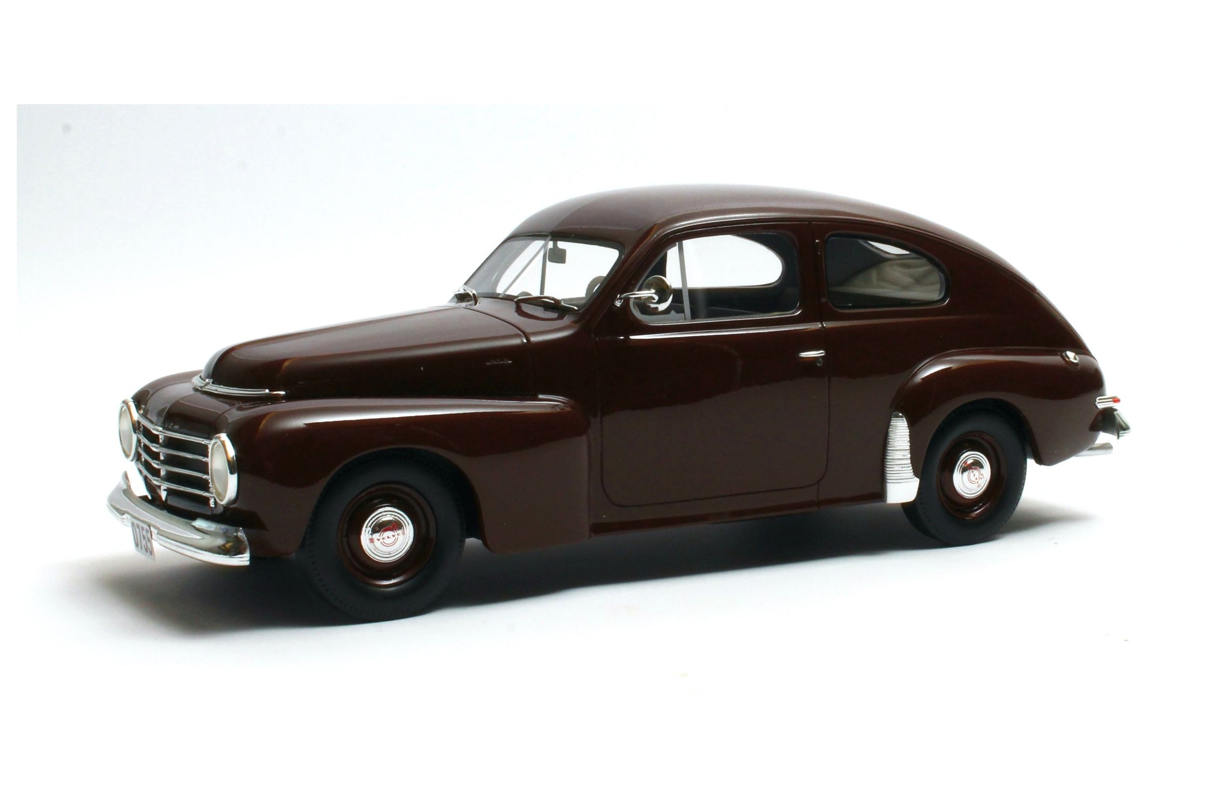 Volvo PV444 (1952) - maroon 1:18 – Thomas Langejürgen