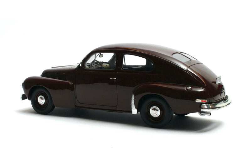 Volvo PV444 (1952) - maroon 1:18