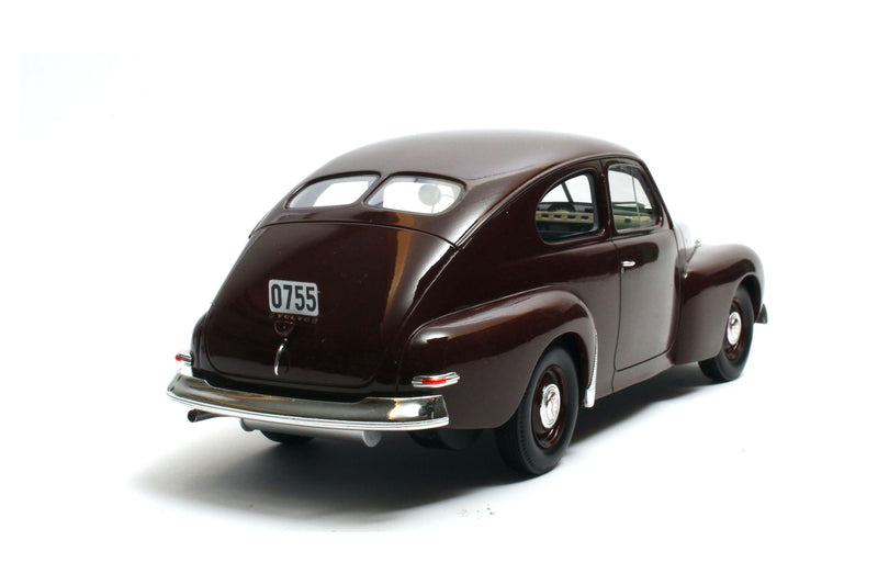 Volvo PV444 (1952) - maroon 1:18