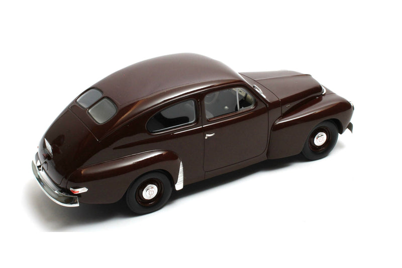 Volvo PV444 (1952) - maroon 1:18