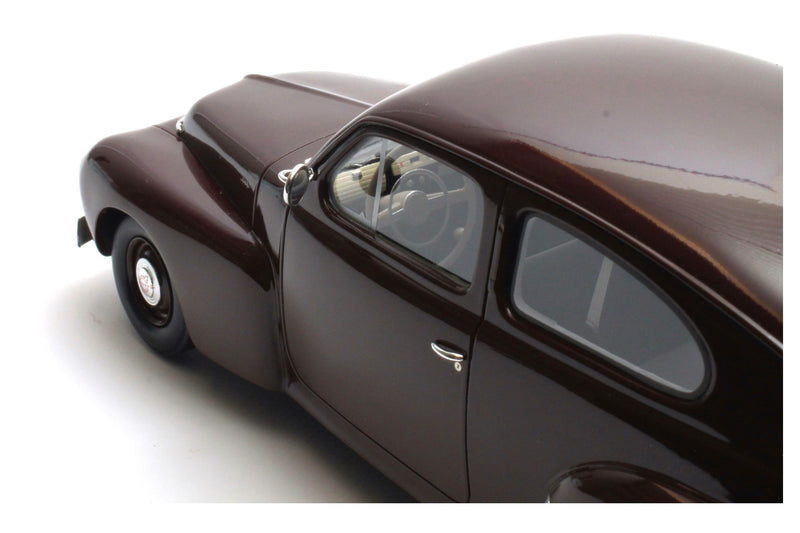 Volvo PV444 (1952) - maroon 1:18
