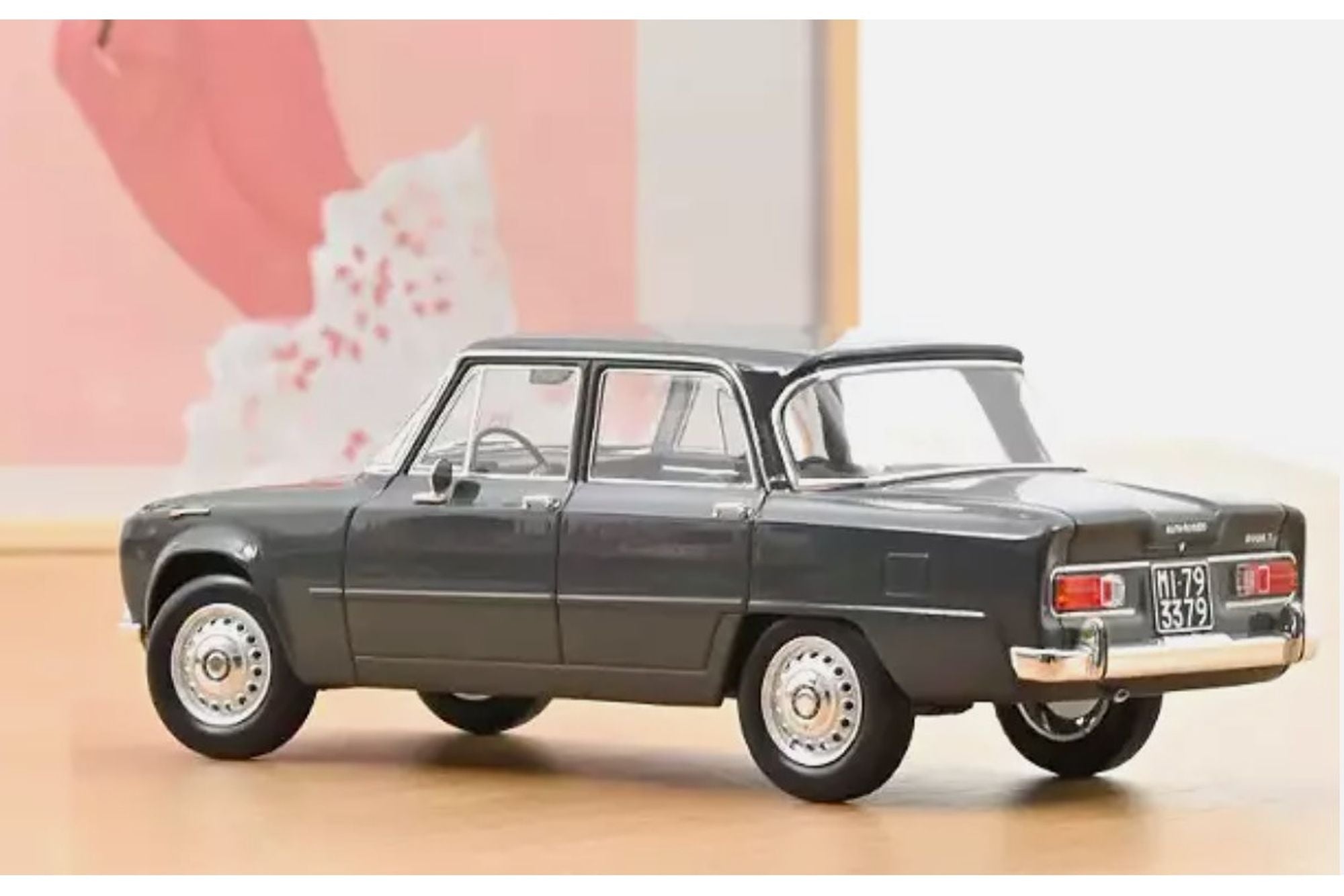 Alfa Romeo Giulia TI 1964 - Grigio Graphit grey 1:18 – Thomas
