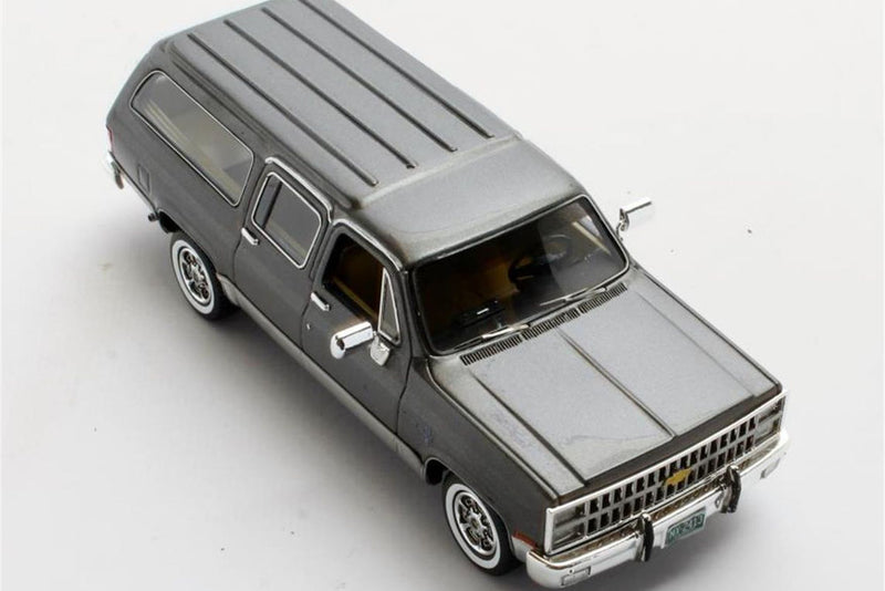 Chevrolet Suburban 1981 - grey met. 1:43
