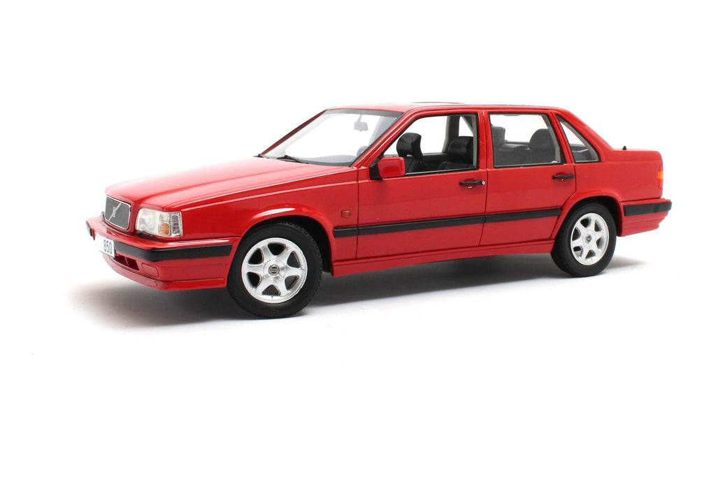 104-045 Cult 1/18 ボルボ850 GL T Signal red Volvo 850 GLT (1991-1994) - signal red 1:18 – Thomas Langejürgen