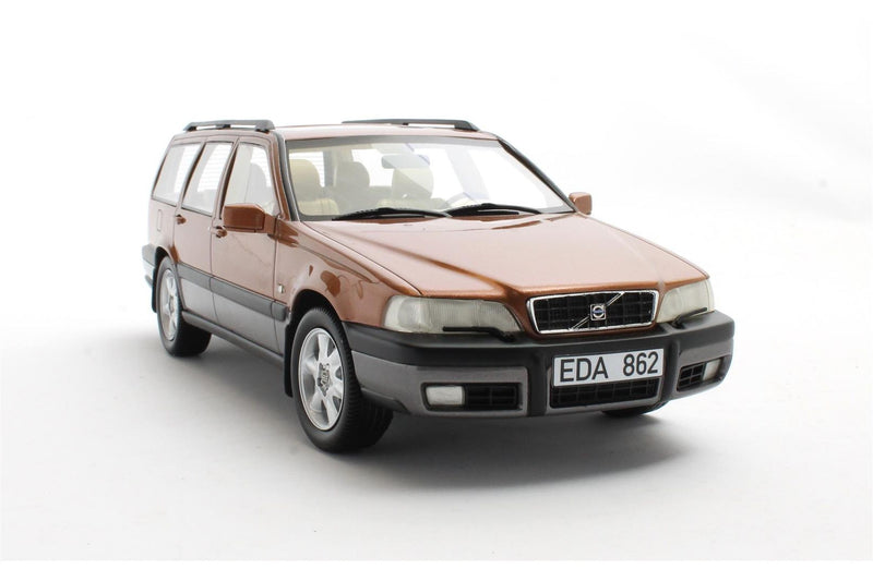 Volvo V70 XC Cross Country (1996-1999) - sandstone pearl 1:18