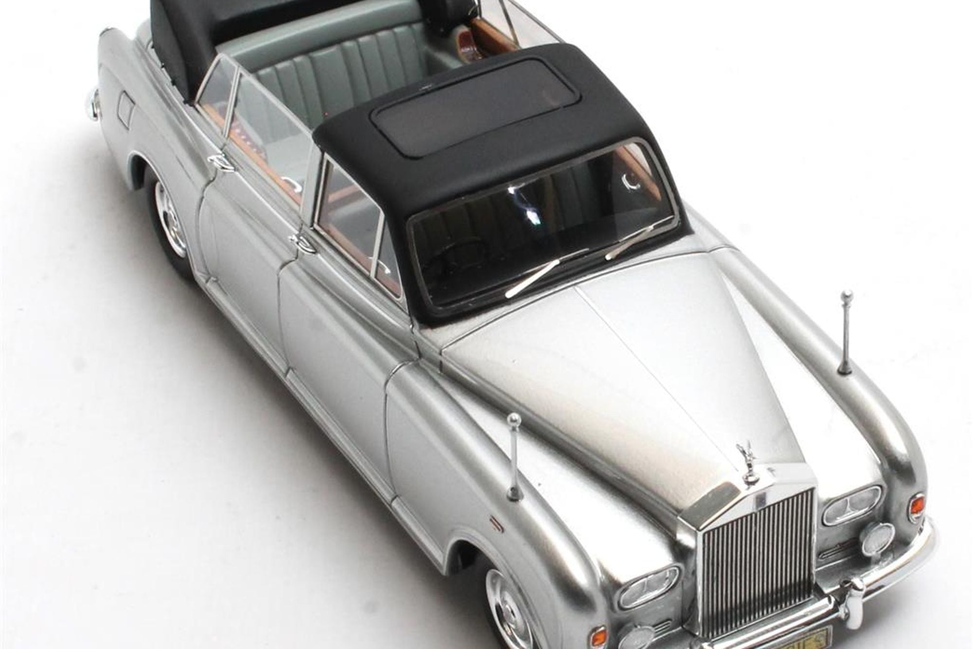 Rolls Royce Phantom VI Landaulette #PRX 4716 (President Omar Bongo