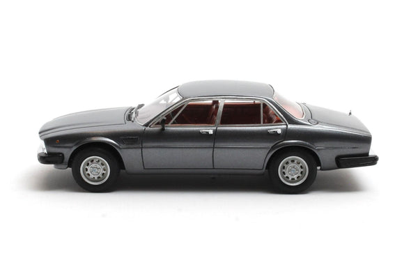DeTomaso Deauville Series 2 1978 - grey met. 1:43