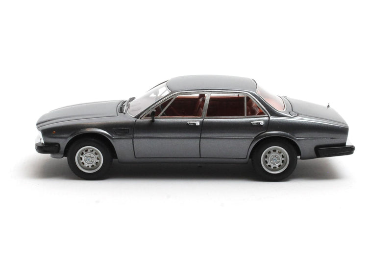 DeTomaso Deauville Series 2 1978 - grey met. 1:43