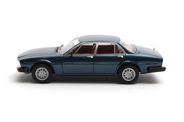 DeTomaso Deauville Series 2 1978 - blue met. 1:43