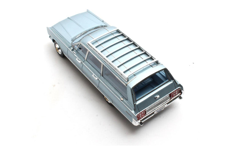 Chrysler Town & Country (1966) - crystal blue poly 1:43