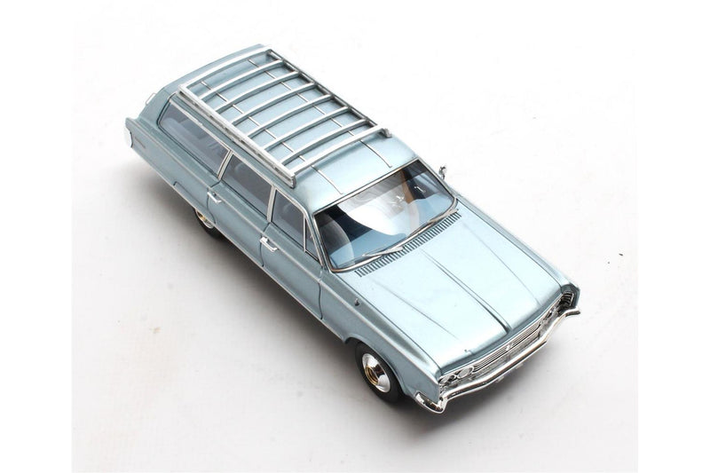 1966 Chrysler Town & Country - crystal blue poly 1:43