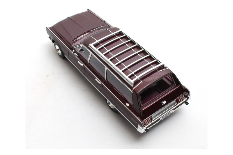 Chrysler Town & Country (1966) - ruby poly 1:43