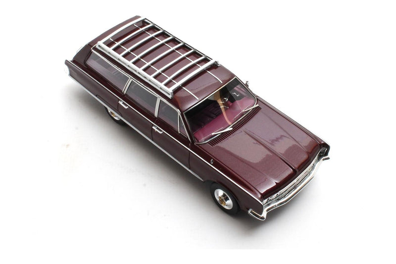 Chrysler Town & Country (1966) - ruby poly 1:43