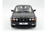 BMW 5er (E34) Touring (1991) - black 1:18