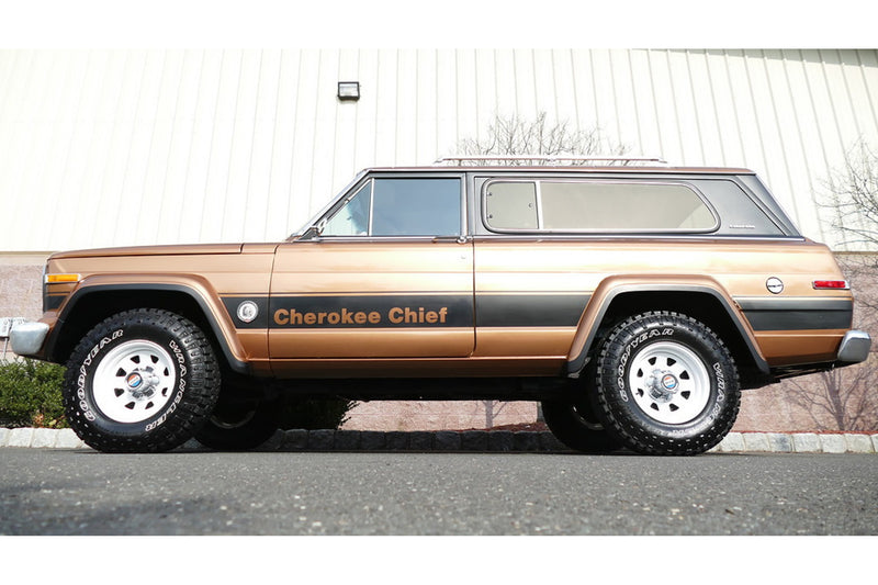 Jeep Cherokee Chief brown 1:43