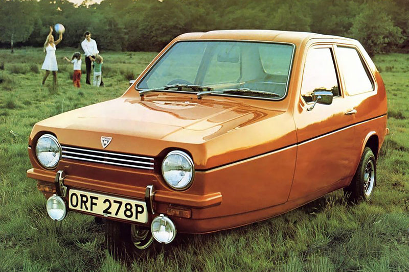 Reliant Robin Saloon orange 1:43