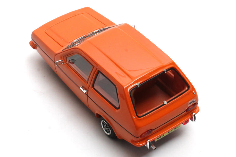 Reliant Robin Saloon orange 1:43