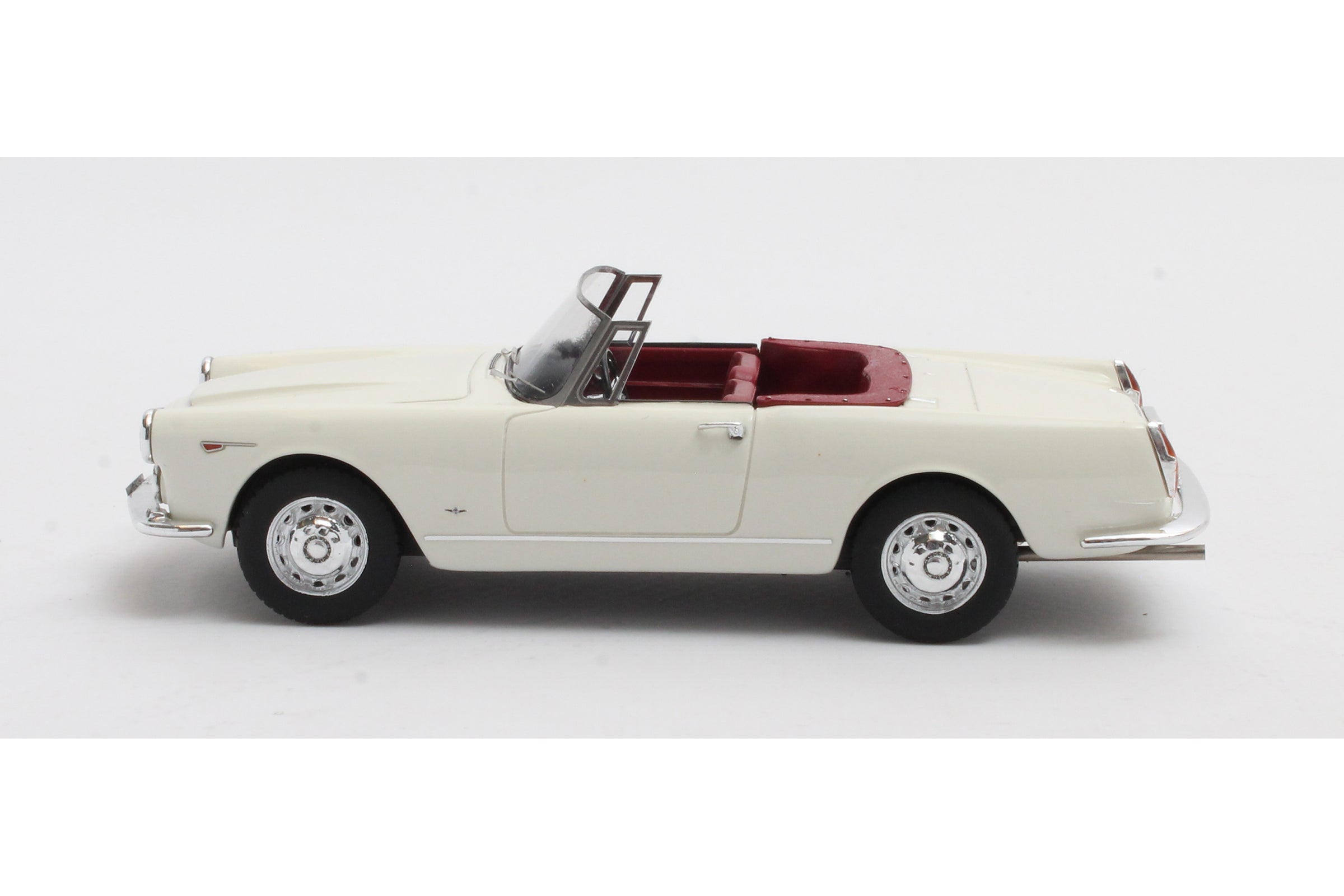 Alfa Romeo 2600 spider white 1:43 – Thomas Langejürgen