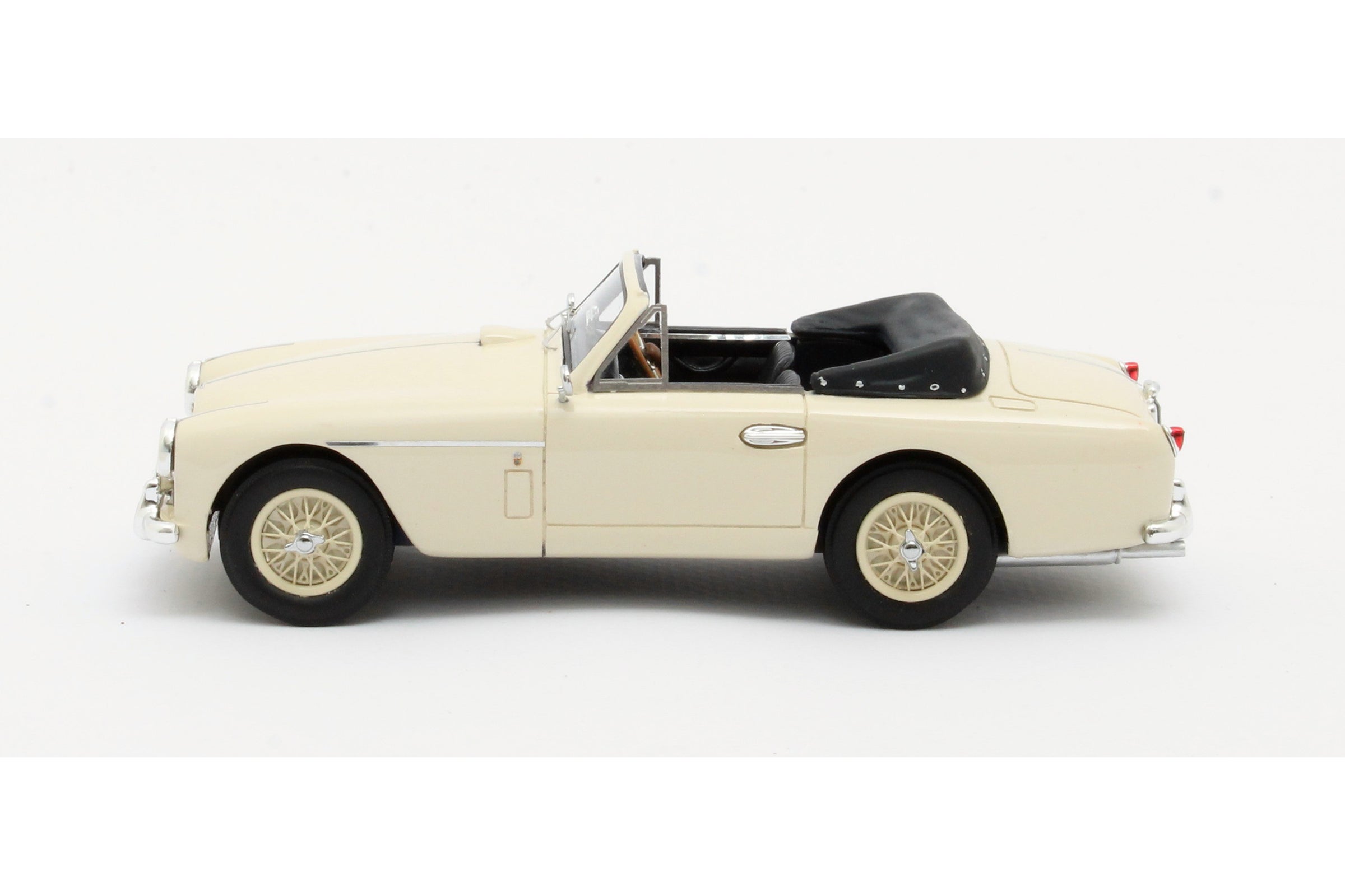 Aston Martin DB2 /4 MKII Tickford white 1:43 – Thomas